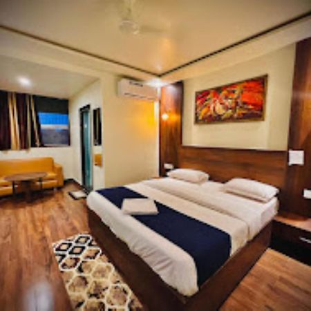Hotel Parth Sitapur Muafi Exterior foto