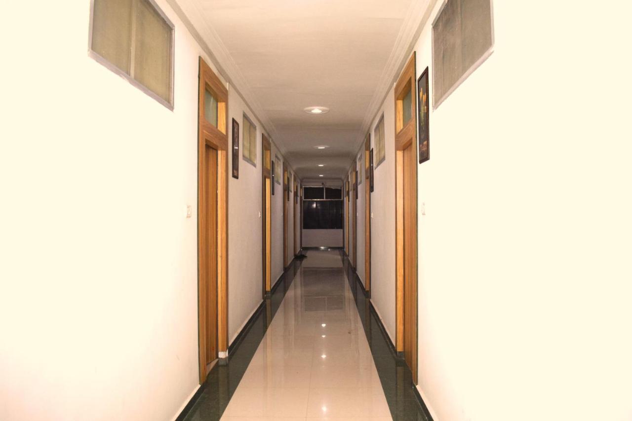 Hotel Parth Sitapur Muafi Exterior foto