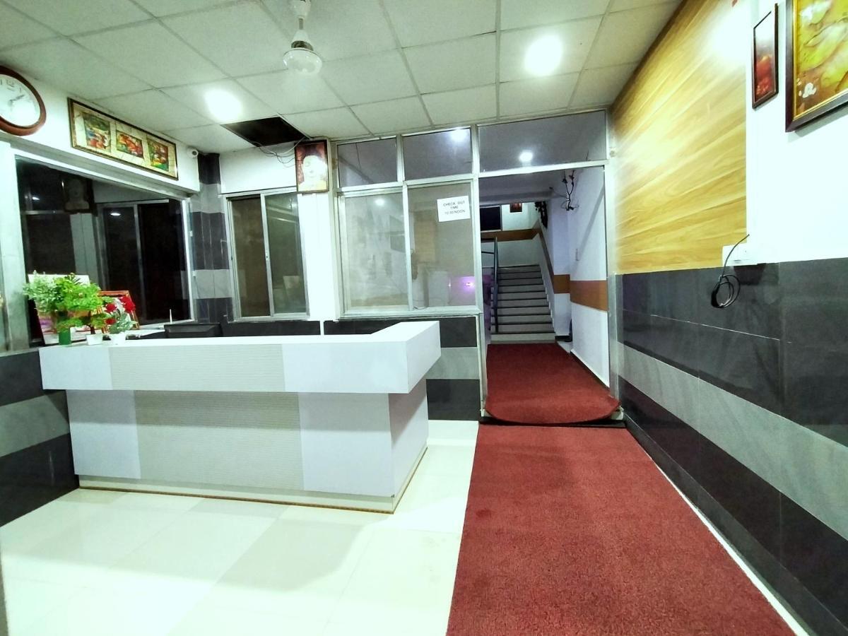 Hotel Parth Sitapur Muafi Exterior foto