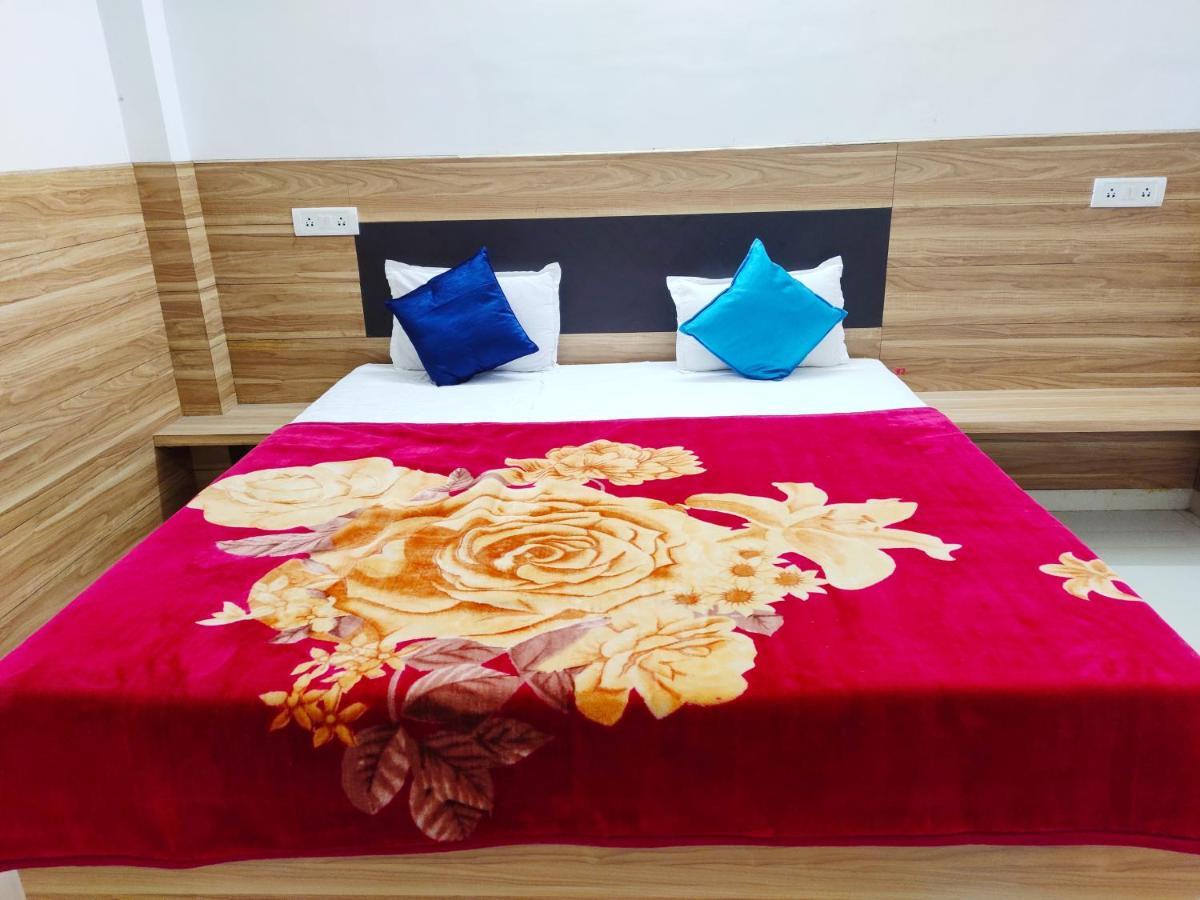Hotel Parth Sitapur Muafi Exterior foto