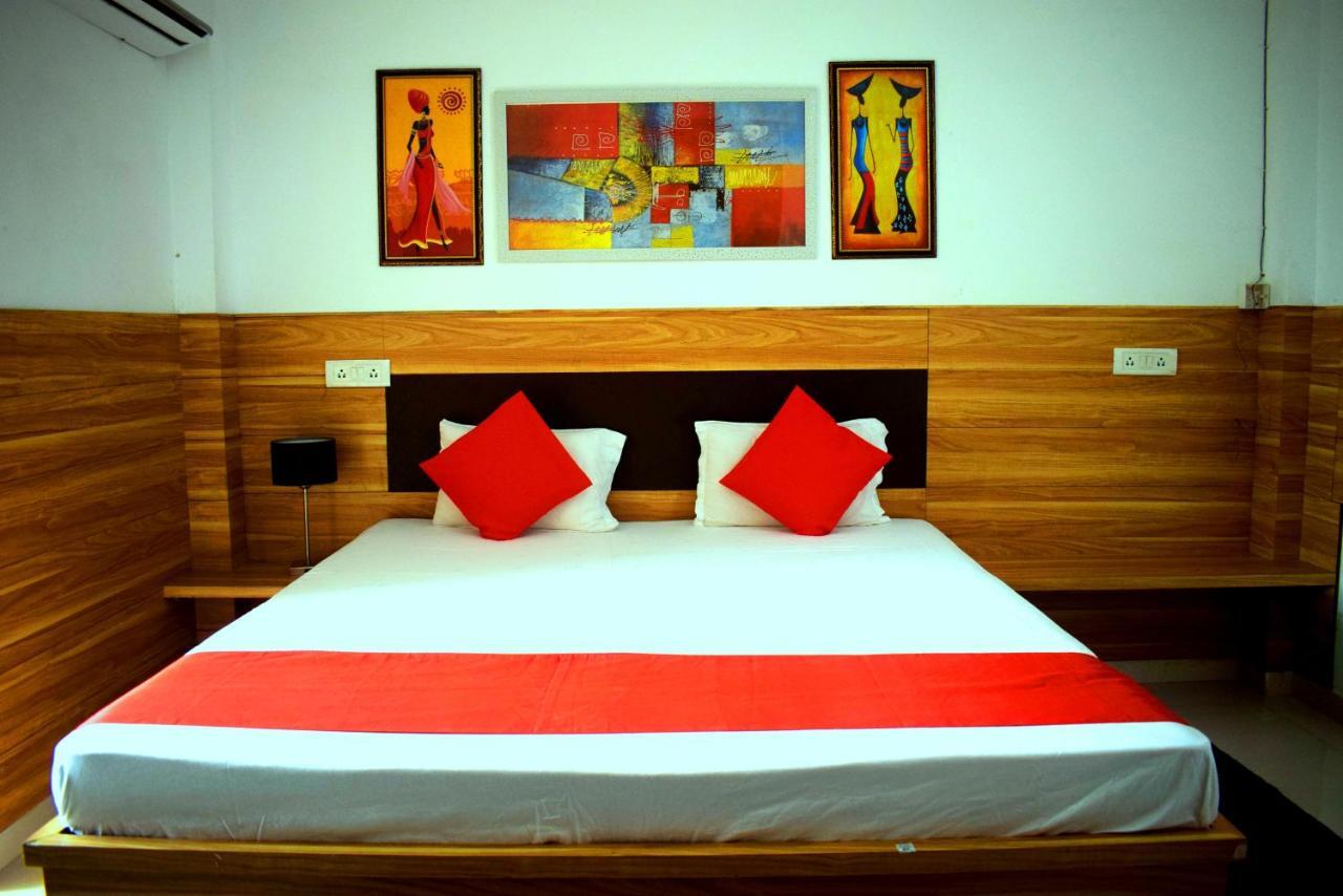 Hotel Parth Sitapur Muafi Exterior foto