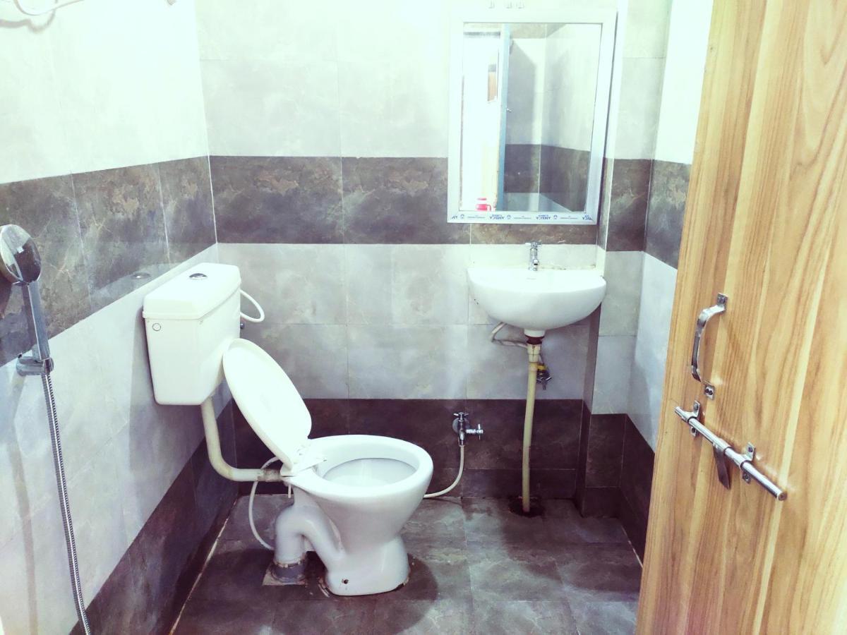 Hotel Parth Sitapur Muafi Exterior foto