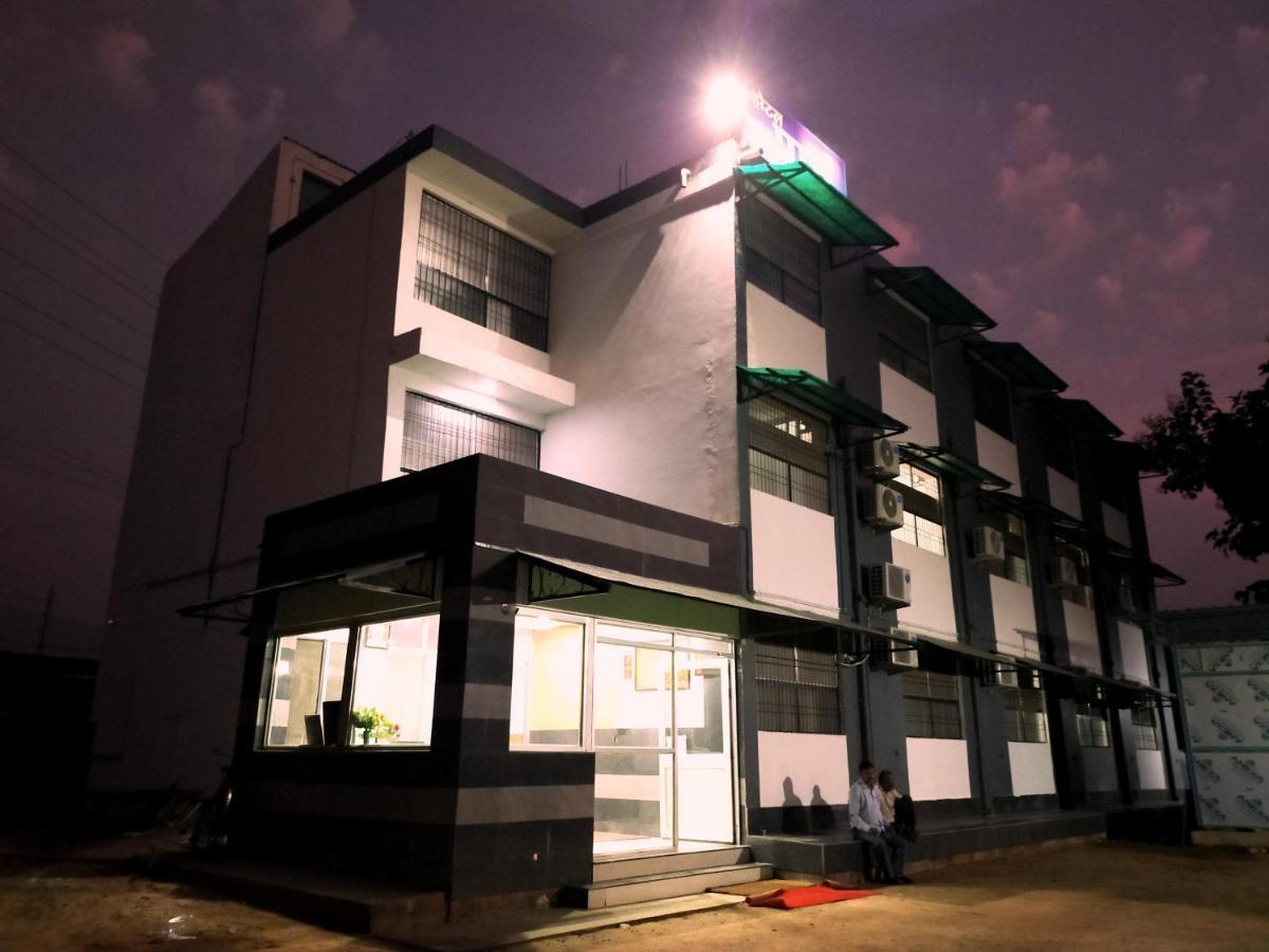 Hotel Parth Sitapur Muafi Exterior foto
