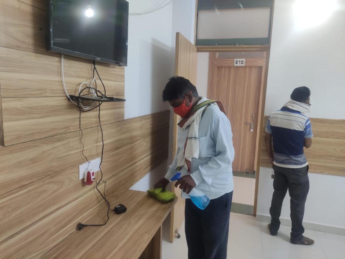 Hotel Parth Sitapur Muafi Exterior foto